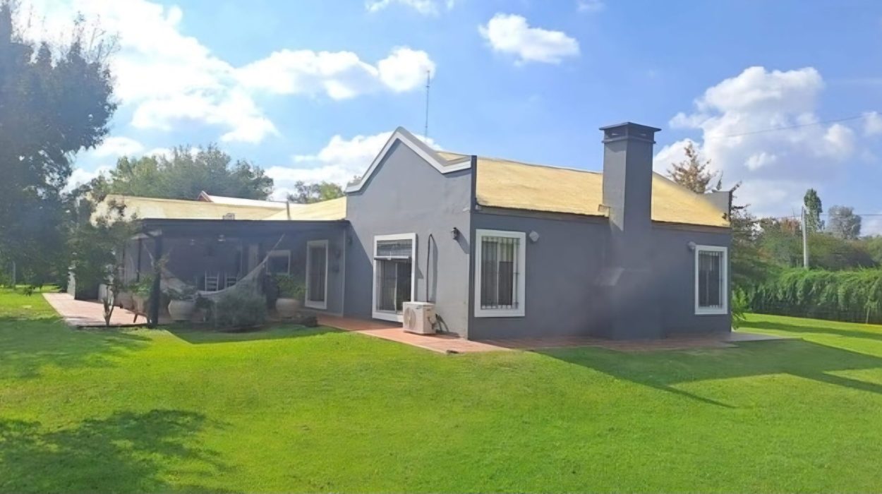 Interior y exterior de hogares